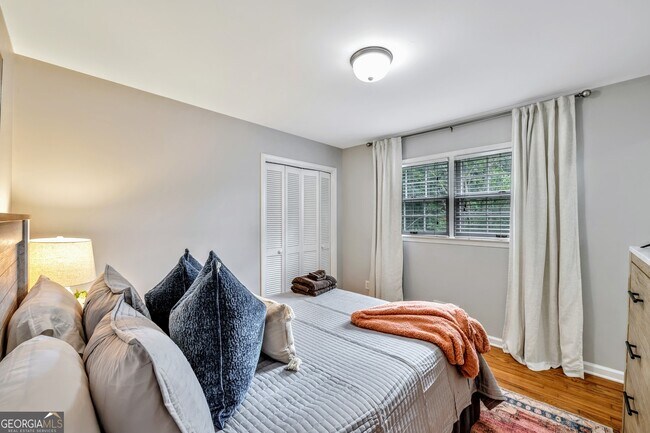 Building Photo - 801 Mockingbird Ln