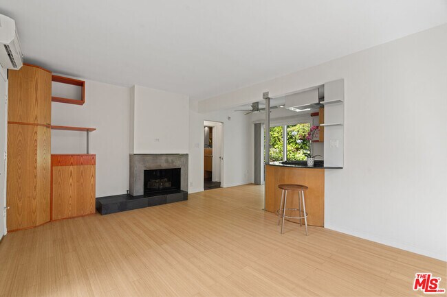 Building Photo - 631 Pier Ave