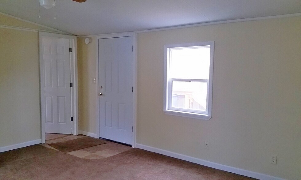 Building Photo - 105 Partridge Ln