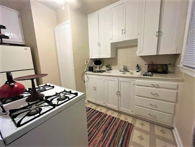 Building Photo - 1017 N Tabor Dr