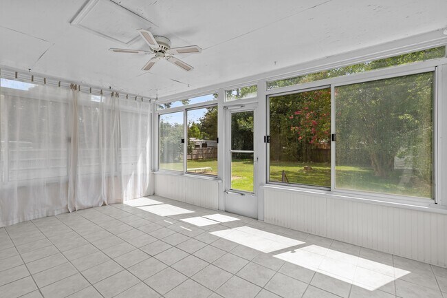 Building Photo - 1216 Olive Rd