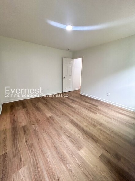 Building Photo - 411 E Torbush St