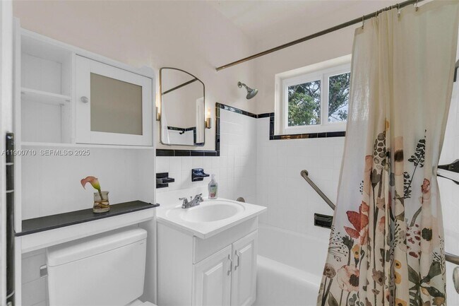 Building Photo - 69 NE 115th St