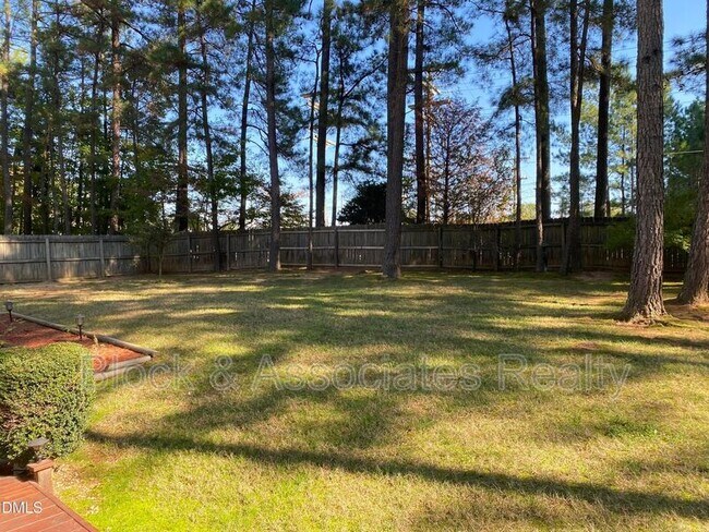 Building Photo - 5 Trump Ct