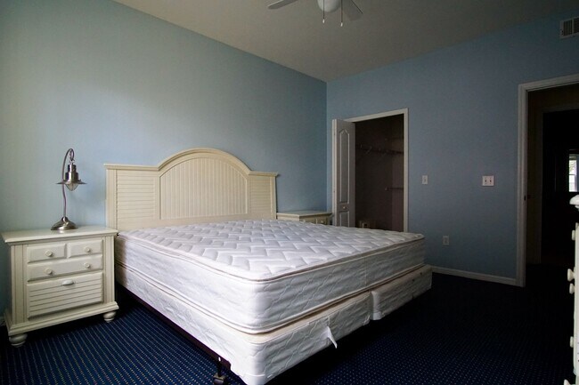 Building Photo - 1 bed Condo Ready to Move in in Kissimmee!!!