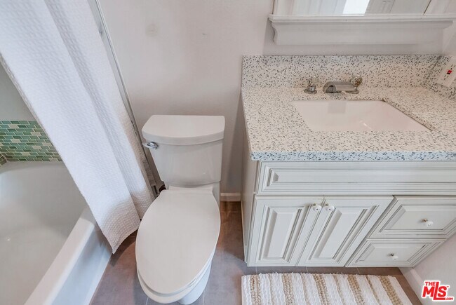 Building Photo - 2308 Schader Dr