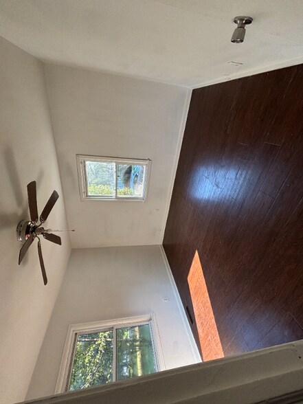 Building Photo - 231 Richmond Dr NW