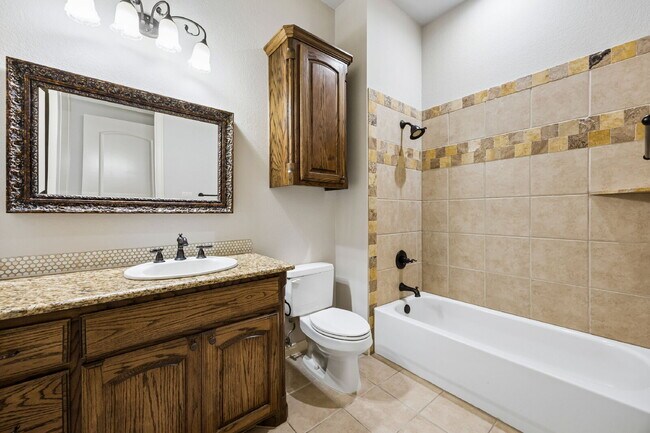 Building Photo - 2101 Miracle Point Dr