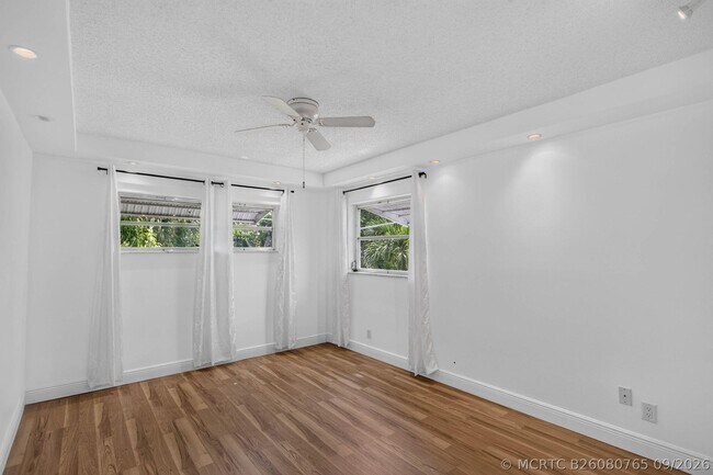 Building Photo - 1010 NW 72nd Terrace