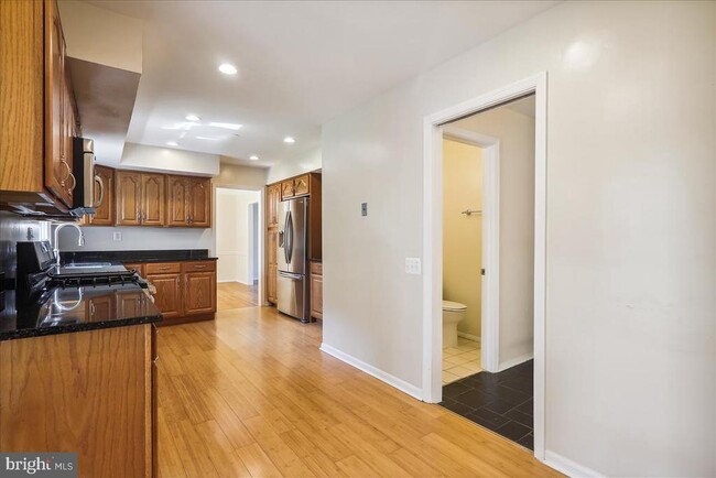 Building Photo - 8709 Sleepy Hollow Ln