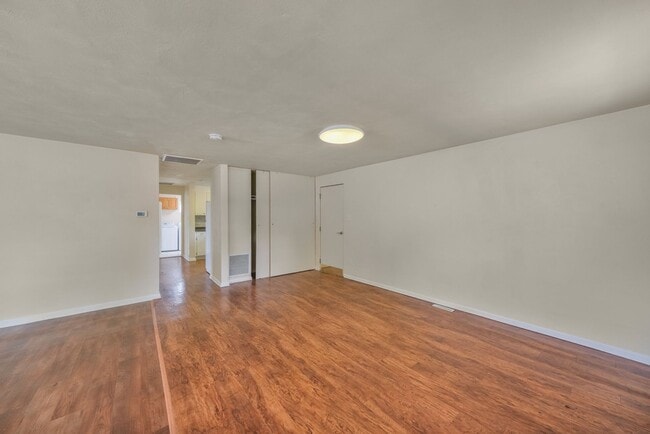 Building Photo - Mahomet | Renovated 2 Bed / 1 Bath Home