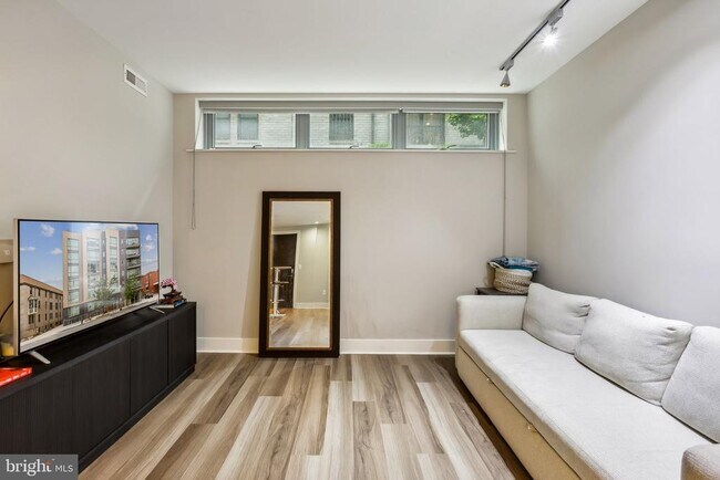 Building Photo - 1311 13th St NW