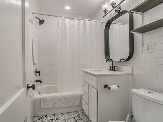 Building Photo - 621 N 16th St