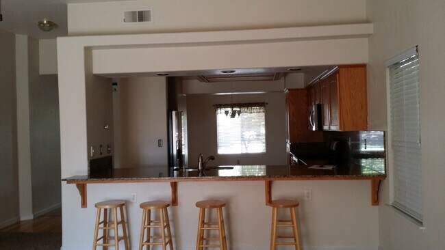 Building Photo - Beautiful Home in the Clovis school area