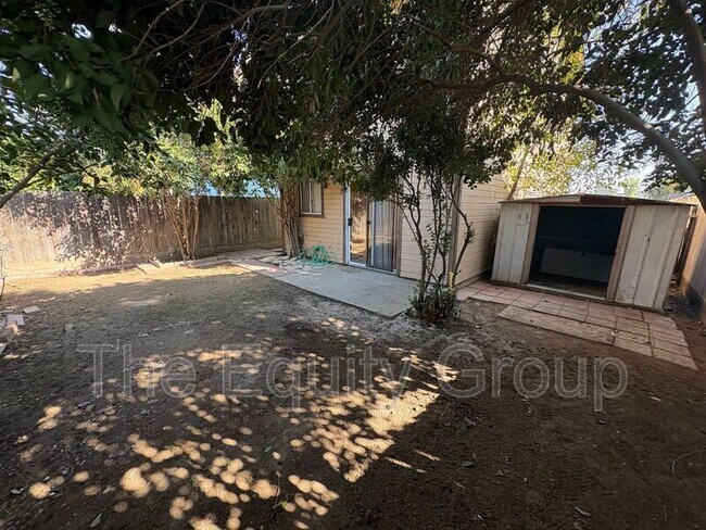 Building Photo - 2408 W Packwood Dr