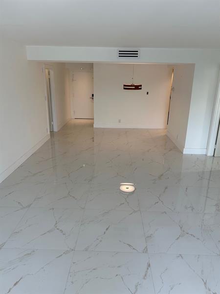 Building Photo - 16300 Golf Club Rd