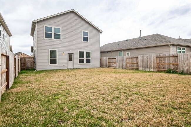 Building Photo - 16523 Pine Arrow Dr