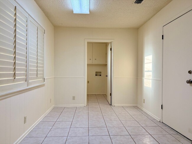 Building Photo - 2213 Culver Dr