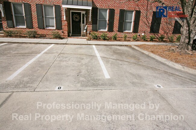 Building Photo - Adorable 2 BD Townhome with Private Patio