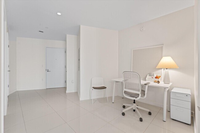 Building Photo - 851 NE 1st Ave