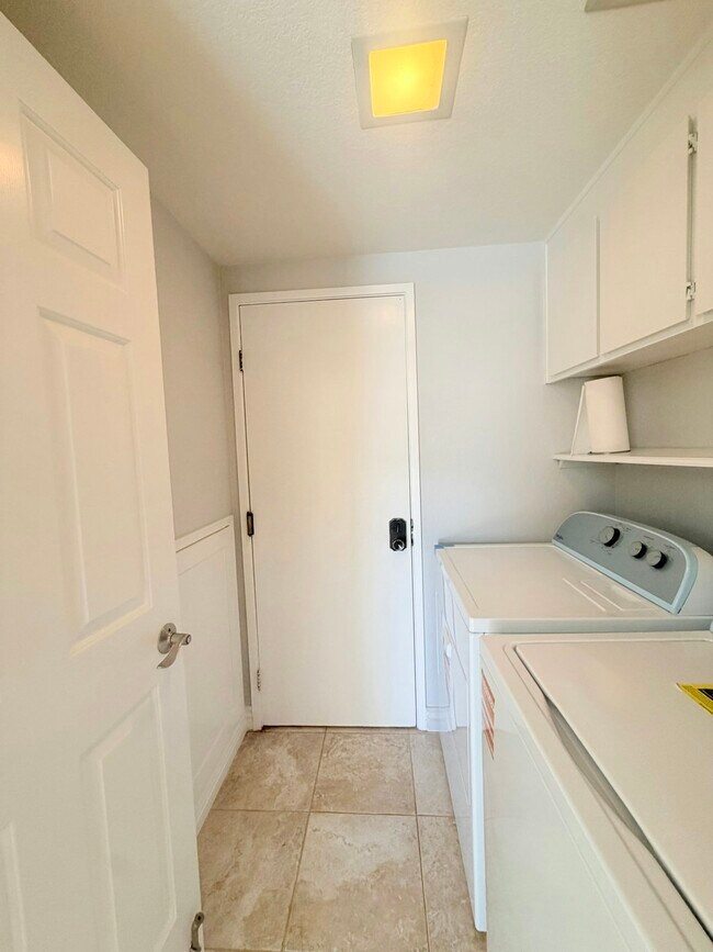 Building Photo - 66 Snyder Way