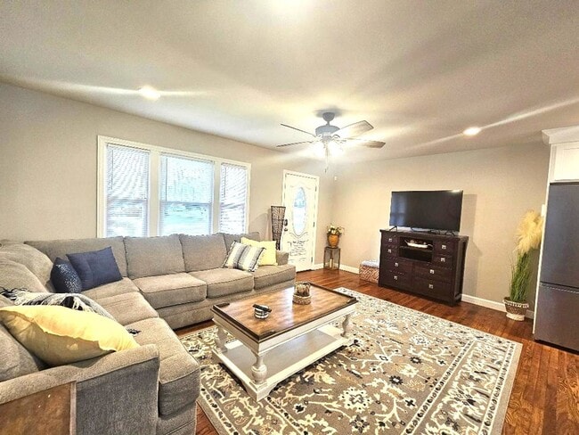 Building Photo - 3 Bedroom home minutes from Prisma Health and Downtown Greenville