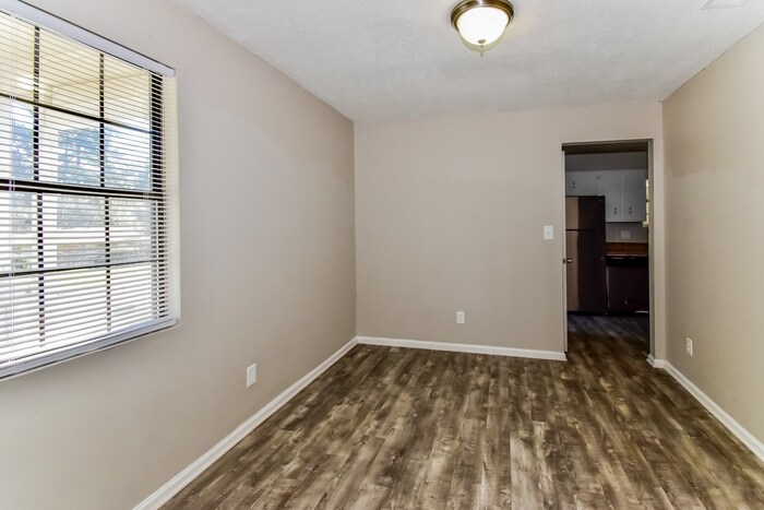 Building Photo - 529 Bradley Dr