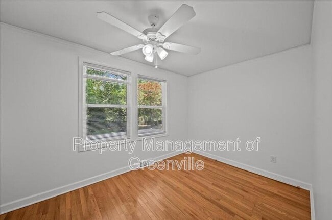 Building Photo - 304 Robin Hood Rd