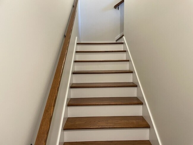 Building Photo - Vonore 37885 - 4 bedroom, 3 bath in Tellico Village - Contact Ed Johnson 865-924-5045