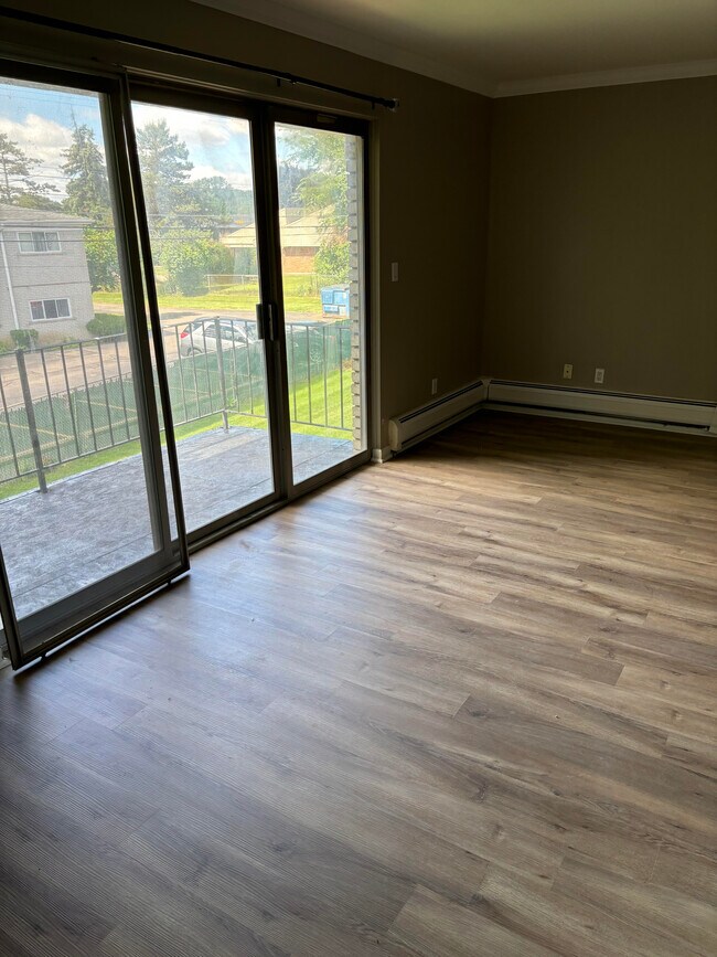 Living room with balcony - 33297 Kingslane Ct