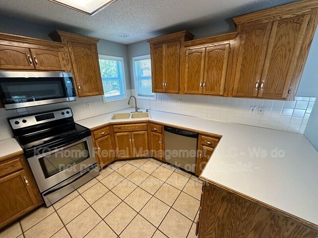 Building Photo - 3304 NW 84th Terrace