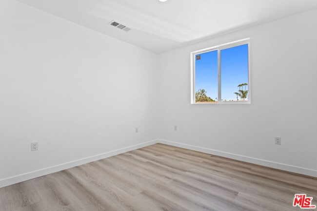 Building Photo - 442 E 118th St