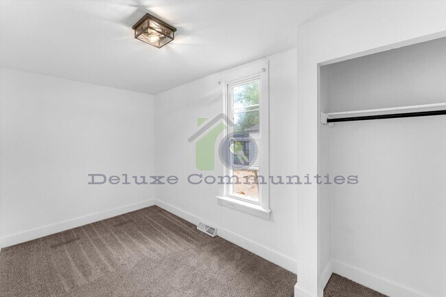 Building Photo - 1011 Jennette Ave NW
