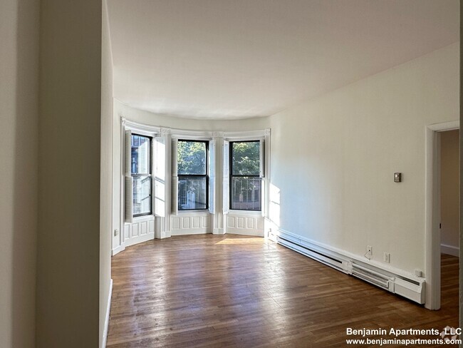 Building Photo - 510 Beacon St