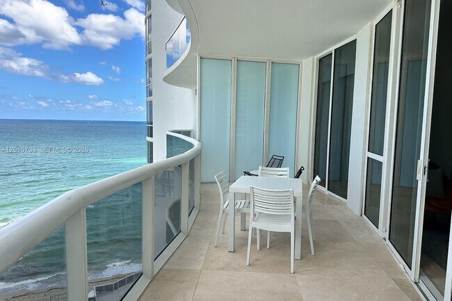 Building Photo - 15901 Collins Ave