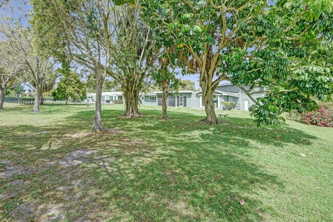 Building Photo - 6700 E Tropical Way