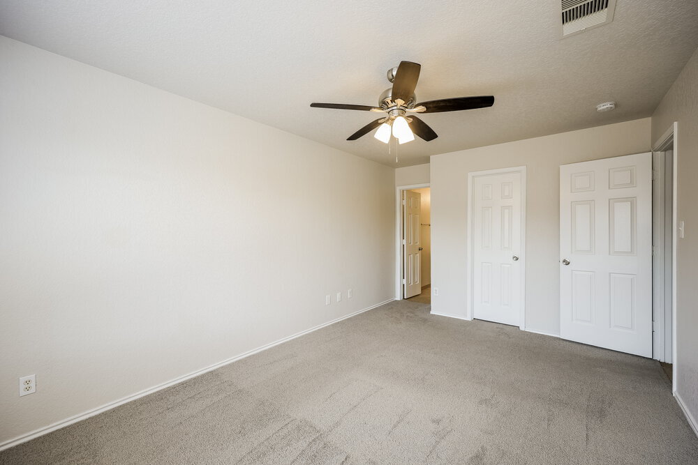 Building Photo - 2402 Sunview Lake