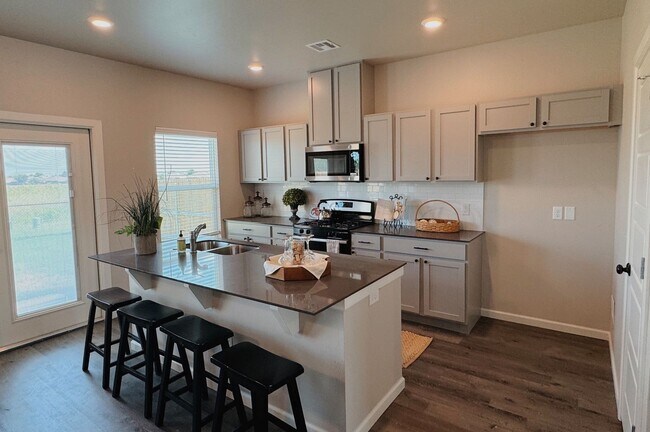 Building Photo - Townhome For Rent NW OKC!