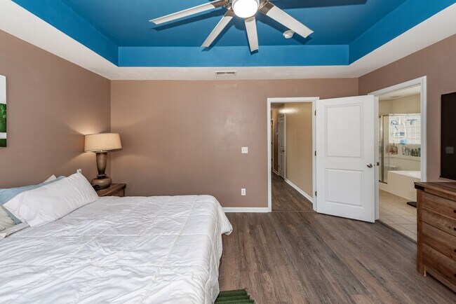 Building Photo - 4 Bedroom, 2.5 Bathroom Home in Brownswood...