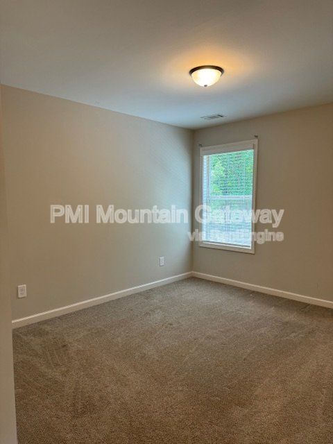 Building Photo - 30 Grand Oak Dr