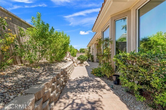 Building Photo - 78652 Alliance Way