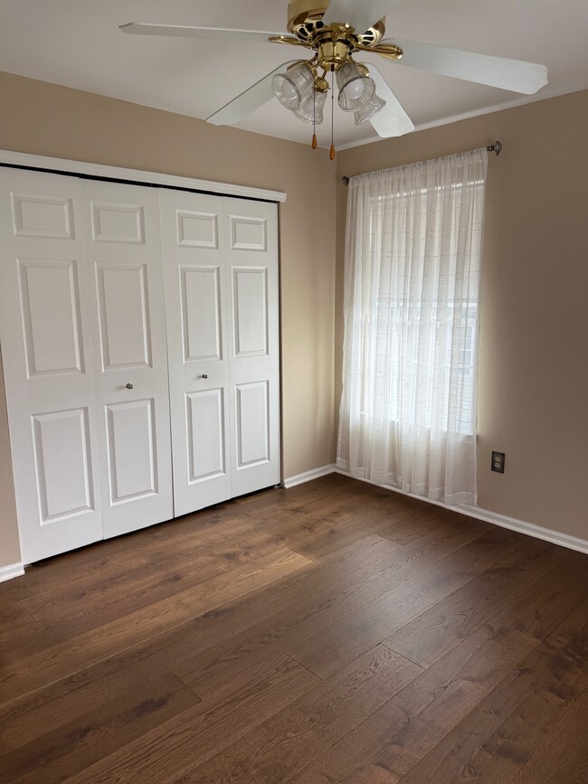 Building Photo - 481 Stoneglen St