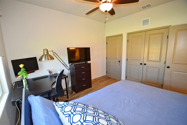Building Photo - 8158 Luz de Luna St