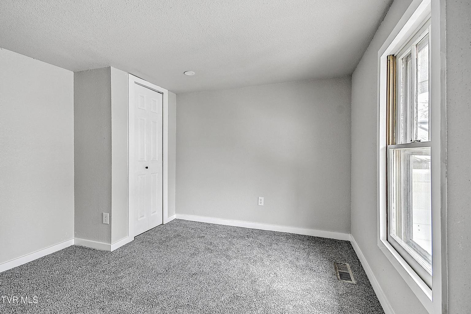 Building Photo - 1570 Granby Rd