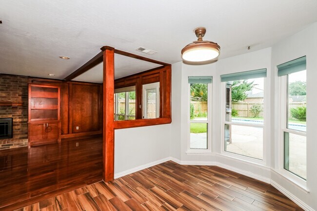 Building Photo - 826 Bradwell Dr