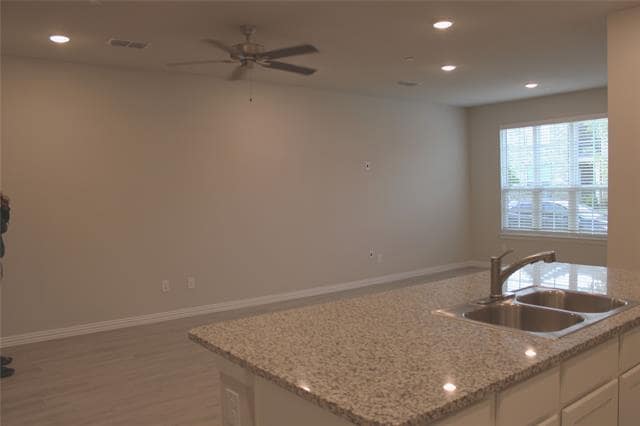 Building Photo - 2908 Mare Dr