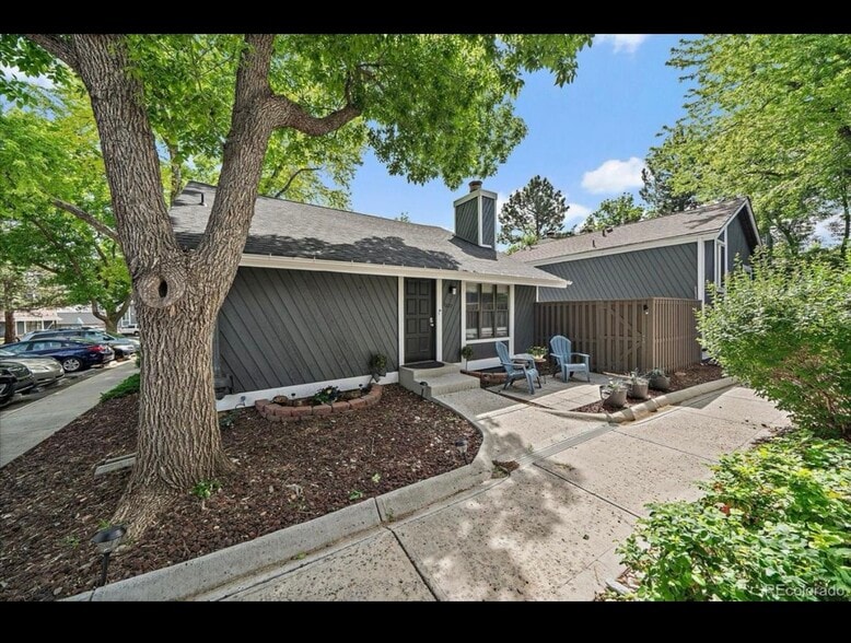 Front view - 10177 E Peakview Ave