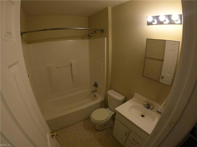 Building Photo - 1410 W 39th St