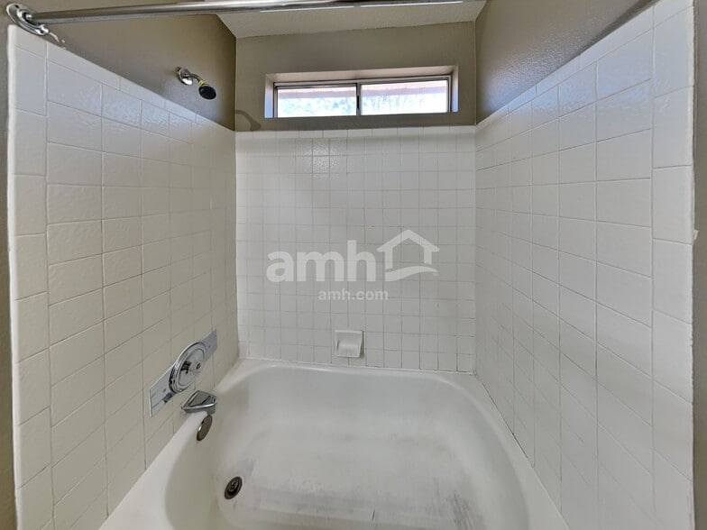 Building Photo - 8655 N 107th Dr