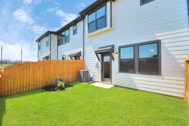 Building Photo - 27911 Western Crk Ct